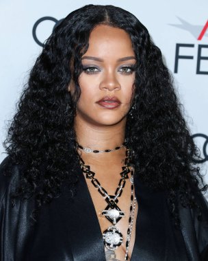  Rihanna geçen hafta sessizce müzik tarihi yazdı. Hafta sonu, plak şirketi ROC Nation tarafından Rihanna 'nın Spotify' da 50 milyar akışı geçtiği ortaya çıktı. HOLYWOOD, LOS ANGELES, CALIFORNIA, ABD - 14 Kasım: Barbadoslu şarkıcı