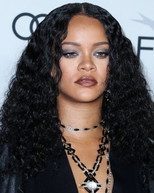  Rihanna geçen hafta sessizce müzik tarihi yazdı. Hafta sonu, plak şirketi ROC Nation tarafından Rihanna 'nın Spotify' da 50 milyar akışı geçtiği ortaya çıktı. HOLYWOOD, LOS ANGELES, CALIFORNIA, ABD - 14 Kasım: Barbadoslu şarkıcı