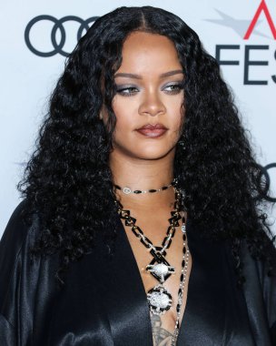  Rihanna geçen hafta sessizce müzik tarihi yazdı. Hafta sonu, plak şirketi ROC Nation tarafından Rihanna 'nın Spotify' da 50 milyar akışı geçtiği ortaya çıktı. HOLYWOOD, LOS ANGELES, CALIFORNIA, ABD - 14 Kasım: Barbadoslu şarkıcı