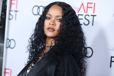  Rihanna geçen hafta sessizce müzik tarihi yazdı. Hafta sonu, plak şirketi ROC Nation tarafından Rihanna 'nın Spotify' da 50 milyar akışı geçtiği ortaya çıktı. HOLYWOOD, LOS ANGELES, CALIFORNIA, ABD - 14 Kasım: Barbadoslu şarkıcı