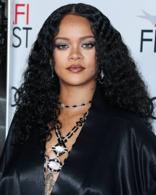  Rihanna geçen hafta sessizce müzik tarihi yazdı. Hafta sonu, plak şirketi ROC Nation tarafından Rihanna 'nın Spotify' da 50 milyar akışı geçtiği ortaya çıktı. HOLYWOOD, LOS ANGELES, CALIFORNIA, ABD - 14 Kasım: Barbadoslu şarkıcı