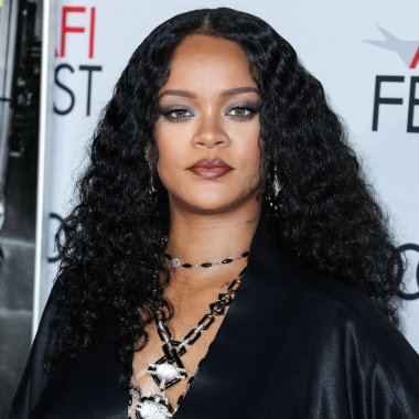  Rihanna geçen hafta sessizce müzik tarihi yazdı. Hafta sonu, plak şirketi ROC Nation tarafından Rihanna 'nın Spotify' da 50 milyar akışı geçtiği ortaya çıktı. HOLYWOOD, LOS ANGELES, CALIFORNIA, ABD - 14 Kasım: Barbadoslu şarkıcı