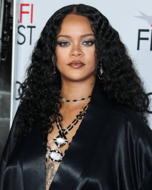  Rihanna geçen hafta sessizce müzik tarihi yazdı. Hafta sonu, plak şirketi ROC Nation tarafından Rihanna 'nın Spotify' da 50 milyar akışı geçtiği ortaya çıktı. HOLYWOOD, LOS ANGELES, CALIFORNIA, ABD - 14 Kasım: Barbadoslu şarkıcı