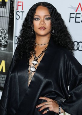  Rihanna geçen hafta sessizce müzik tarihi yazdı. Hafta sonu, plak şirketi ROC Nation tarafından Rihanna 'nın Spotify' da 50 milyar akışı geçtiği ortaya çıktı. HOLYWOOD, LOS ANGELES, CALIFORNIA, ABD - 14 Kasım: Barbadoslu şarkıcı