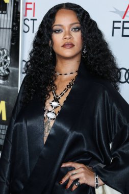  Rihanna geçen hafta sessizce müzik tarihi yazdı. Hafta sonu, plak şirketi ROC Nation tarafından Rihanna 'nın Spotify' da 50 milyar akışı geçtiği ortaya çıktı. HOLYWOOD, LOS ANGELES, CALIFORNIA, ABD - 14 Kasım: Barbadoslu şarkıcı