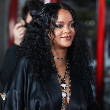  Rihanna geçen hafta sessizce müzik tarihi yazdı. Hafta sonu, plak şirketi ROC Nation tarafından Rihanna 'nın Spotify' da 50 milyar akışı geçtiği ortaya çıktı. HOLYWOOD, LOS ANGELES, CALIFORNIA, ABD - 14 Kasım: Barbadoslu şarkıcı