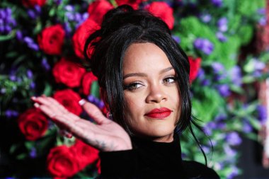 Rihanna geçen hafta sessizce müzik tarihi yazdı. Hafta sonu, plak şirketi ROC Nation tarafından Rihanna 'nın Spotify' da 50 milyar akışı geçtiği ortaya çıktı. MANHATTAN, New York City, New York, ABD - 12 Eylül 2019