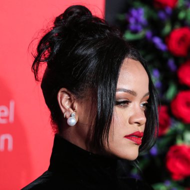 Rihanna geçen hafta sessizce müzik tarihi yazdı. Hafta sonu, plak şirketi ROC Nation tarafından Rihanna 'nın Spotify' da 50 milyar akışı geçtiği ortaya çıktı. MANHATTAN, New York City, New York, ABD - 12 Eylül 2019