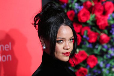 Rihanna geçen hafta sessizce müzik tarihi yazdı. Hafta sonu, plak şirketi ROC Nation tarafından Rihanna 'nın Spotify' da 50 milyar akışı geçtiği ortaya çıktı. MANHATTAN, New York City, New York, ABD - 12 Eylül 2019