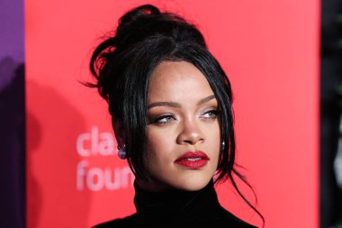 Rihanna geçen hafta sessizce müzik tarihi yazdı. Hafta sonu, plak şirketi ROC Nation tarafından Rihanna 'nın Spotify' da 50 milyar akışı geçtiği ortaya çıktı. MANHATTAN, New York City, New York, ABD - 12 Eylül 2019