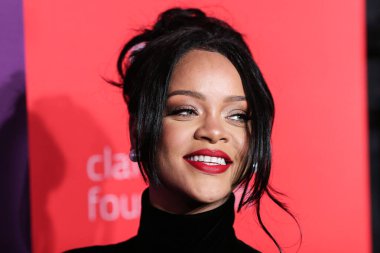 Rihanna geçen hafta sessizce müzik tarihi yazdı. Hafta sonu, plak şirketi ROC Nation tarafından Rihanna 'nın Spotify' da 50 milyar akışı geçtiği ortaya çıktı. MANHATTAN, New York City, New York, ABD - 12 Eylül 2019