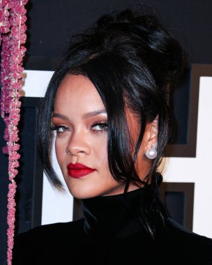 Rihanna geçen hafta sessizce müzik tarihi yazdı. Hafta sonu, plak şirketi ROC Nation tarafından Rihanna 'nın Spotify' da 50 milyar akışı geçtiği ortaya çıktı. MANHATTAN, New York City, New York, ABD - 12 Eylül 2019