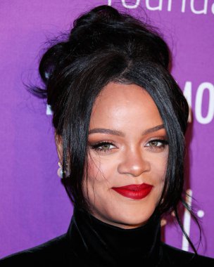 Rihanna geçen hafta sessizce müzik tarihi yazdı. Hafta sonu, plak şirketi ROC Nation tarafından Rihanna 'nın Spotify' da 50 milyar akışı geçtiği ortaya çıktı. MANHATTAN, New York City, New York, ABD - 12 Eylül 2019
