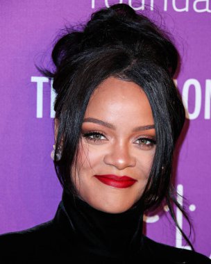 Rihanna geçen hafta sessizce müzik tarihi yazdı. Hafta sonu, plak şirketi ROC Nation tarafından Rihanna 'nın Spotify' da 50 milyar akışı geçtiği ortaya çıktı. MANHATTAN, New York City, New York, ABD - 12 Eylül 2019