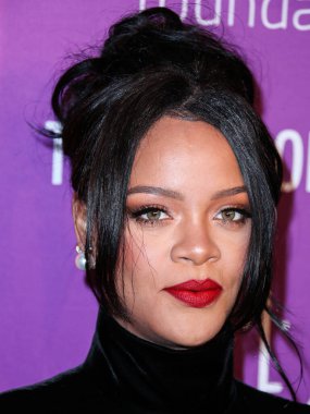 Rihanna geçen hafta sessizce müzik tarihi yazdı. Hafta sonu, plak şirketi ROC Nation tarafından Rihanna 'nın Spotify' da 50 milyar akışı geçtiği ortaya çıktı. MANHATTAN, New York City, New York, ABD - 12 Eylül 2019