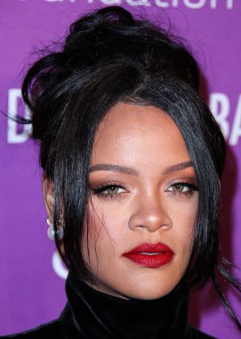 Rihanna geçen hafta sessizce müzik tarihi yazdı. Hafta sonu, plak şirketi ROC Nation tarafından Rihanna 'nın Spotify' da 50 milyar akışı geçtiği ortaya çıktı. MANHATTAN, New York City, New York, ABD - 12 Eylül 2019