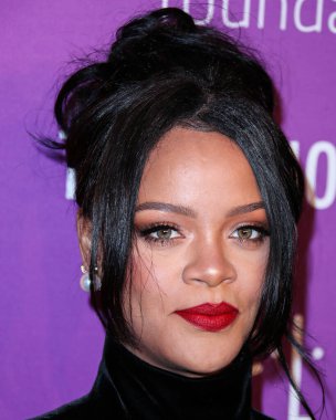 Rihanna geçen hafta sessizce müzik tarihi yazdı. Hafta sonu, plak şirketi ROC Nation tarafından Rihanna 'nın Spotify' da 50 milyar akışı geçtiği ortaya çıktı. MANHATTAN, New York City, New York, ABD - 12 Eylül 2019