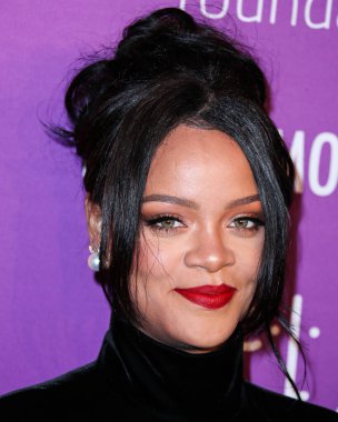 Rihanna geçen hafta sessizce müzik tarihi yazdı. Hafta sonu, plak şirketi ROC Nation tarafından Rihanna 'nın Spotify' da 50 milyar akışı geçtiği ortaya çıktı. MANHATTAN, New York City, New York, ABD - 12 Eylül 2019