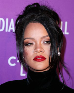 Rihanna geçen hafta sessizce müzik tarihi yazdı. Hafta sonu, plak şirketi ROC Nation tarafından Rihanna 'nın Spotify' da 50 milyar akışı geçtiği ortaya çıktı. MANHATTAN, New York City, New York, ABD - 12 Eylül 2019