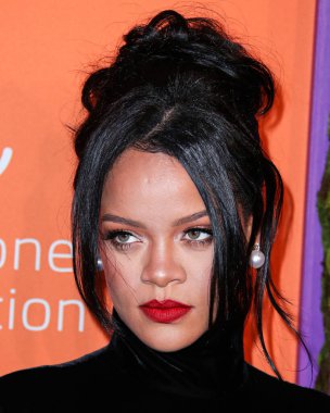 Rihanna geçen hafta sessizce müzik tarihi yazdı. Hafta sonu, plak şirketi ROC Nation tarafından Rihanna 'nın Spotify' da 50 milyar akışı geçtiği ortaya çıktı. MANHATTAN, New York City, New York, ABD - 12 Eylül 2019
