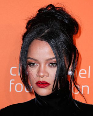 Rihanna geçen hafta sessizce müzik tarihi yazdı. Hafta sonu, plak şirketi ROC Nation tarafından Rihanna 'nın Spotify' da 50 milyar akışı geçtiği ortaya çıktı. MANHATTAN, New York City, New York, ABD - 12 Eylül 2019