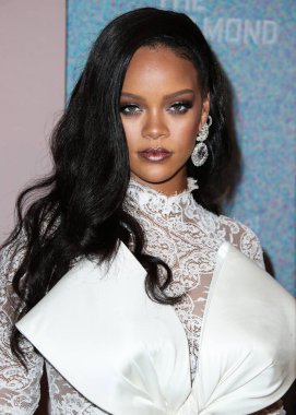 Rihanna geçen hafta sessizce müzik tarihi yazdı. Hafta sonu, plak şirketi ROC Nation tarafından Rihanna 'nın Spotify' da 50 milyar akışı geçtiği ortaya çıktı. MANHATTAN, New York Şehri, New York, ABD - 13 Eylül 2018: 
