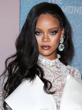 Rihanna geçen hafta sessizce müzik tarihi yazdı. Hafta sonu, plak şirketi ROC Nation tarafından Rihanna 'nın Spotify' da 50 milyar akışı geçtiği ortaya çıktı. MANHATTAN, New York Şehri, New York, ABD - 13 Eylül 2018: 