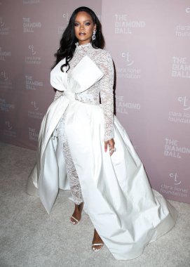 Rihanna geçen hafta sessizce müzik tarihi yazdı. Hafta sonu, plak şirketi ROC Nation tarafından Rihanna 'nın Spotify' da 50 milyar akışı geçtiği ortaya çıktı. MANHATTAN, New York Şehri, New York, ABD - 13 Eylül 2018: 