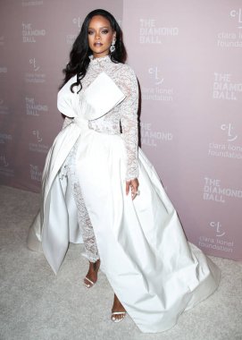 Rihanna geçen hafta sessizce müzik tarihi yazdı. Hafta sonu, plak şirketi ROC Nation tarafından Rihanna 'nın Spotify' da 50 milyar akışı geçtiği ortaya çıktı. MANHATTAN, New York Şehri, New York, ABD - 13 Eylül 2018: 