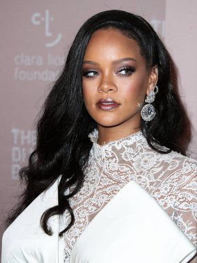 Rihanna geçen hafta sessizce müzik tarihi yazdı. Hafta sonu, plak şirketi ROC Nation tarafından Rihanna 'nın Spotify' da 50 milyar akışı geçtiği ortaya çıktı. MANHATTAN, New York Şehri, New York, ABD - 13 Eylül 2018: 