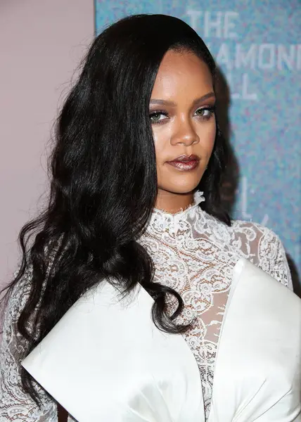Rihanna geçen hafta sessizce müzik tarihi yazdı. Hafta sonu, plak şirketi ROC Nation tarafından Rihanna 'nın Spotify' da 50 milyar akışı geçtiği ortaya çıktı. MANHATTAN, New York Şehri, New York, ABD - 13 Eylül 2018: 