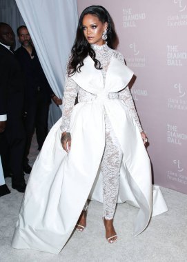 Rihanna geçen hafta sessizce müzik tarihi yazdı. Hafta sonu, plak şirketi ROC Nation tarafından Rihanna 'nın Spotify' da 50 milyar akışı geçtiği ortaya çıktı. MANHATTAN, New York Şehri, New York, ABD - 13 Eylül 2018: 