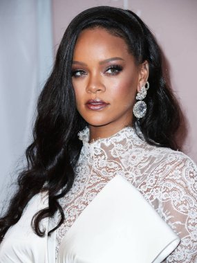 Rihanna geçen hafta sessizce müzik tarihi yazdı. Hafta sonu, plak şirketi ROC Nation tarafından Rihanna 'nın Spotify' da 50 milyar akışı geçtiği ortaya çıktı. MANHATTAN, New York Şehri, New York, ABD - 13 Eylül 2018: 