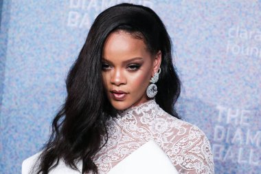 Rihanna geçen hafta sessizce müzik tarihi yazdı. Hafta sonu, plak şirketi ROC Nation tarafından Rihanna 'nın Spotify' da 50 milyar akışı geçtiği ortaya çıktı. MANHATTAN, New York Şehri, New York, ABD - 13 Eylül 2018: 