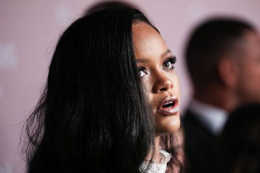 Rihanna geçen hafta sessizce müzik tarihi yazdı. Hafta sonu, plak şirketi ROC Nation tarafından Rihanna 'nın Spotify' da 50 milyar akışı geçtiği ortaya çıktı. MANHATTAN, New York City, New York, ABD - 13 Eylül: Barbadoslu şarkıcı Rihanna.