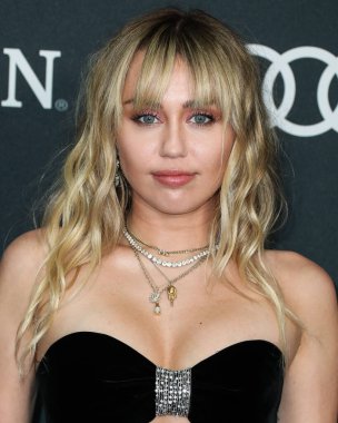 Miley Cyrus 2026 'da Hollywood Bulvarı' nda yıldız alacak. Miley Cyrus, Eugenio Derbez ve Richard Blade tarafından 2 Temmuz 2025 Çarşamba günü açıklanan 35 onur konuğu arasındaydı..