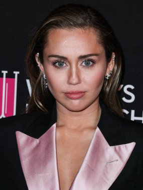 Miley Cyrus 2026 'da Hollywood Bulvarı' nda yıldız alacak. Miley Cyrus, Eugenio Derbez ve Richard Blade tarafından 2 Temmuz 2025 Çarşamba günü açıklanan 35 onur konuğu arasındaydı..