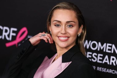 Miley Cyrus 2026 'da Hollywood Bulvarı' nda yıldız alacak. Miley Cyrus, Eugenio Derbez ve Richard Blade tarafından 2 Temmuz 2025 Çarşamba günü açıklanan 35 onur konuğu arasındaydı..