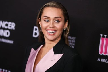 Miley Cyrus 2026 'da Hollywood Bulvarı' nda yıldız alacak. Miley Cyrus, Eugenio Derbez ve Richard Blade tarafından 2 Temmuz 2025 Çarşamba günü açıklanan 35 onur konuğu arasındaydı..