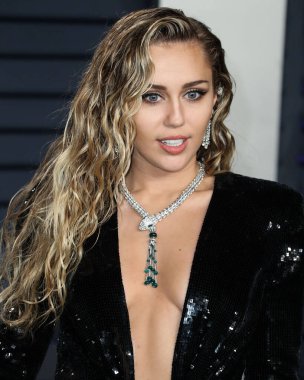 Miley Cyrus 2026 'da Hollywood Bulvarı' nda yıldız alacak. Miley Cyrus, Eugenio Derbez ve Richard Blade tarafından 2 Temmuz 2025 Çarşamba günü açıklanan 35 onur konuğu arasındaydı..