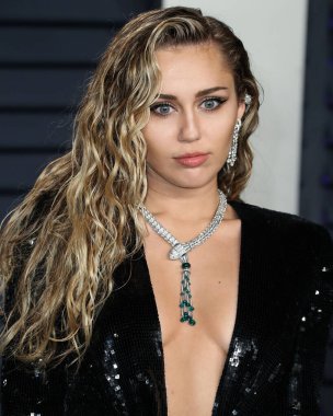 Miley Cyrus 2026 'da Hollywood Bulvarı' nda yıldız alacak. Miley Cyrus, Eugenio Derbez ve Richard Blade tarafından 2 Temmuz 2025 Çarşamba günü açıklanan 35 onur konuğu arasındaydı..