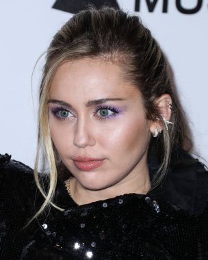 Miley Cyrus 2026 'da Hollywood Bulvarı' nda yıldız alacak. LOS ANGELES, CALIFORNIA, ABD - Şubat 08: Amerikalı şarkıcı, söz yazarı ve oyuncu Miley Cyrus        