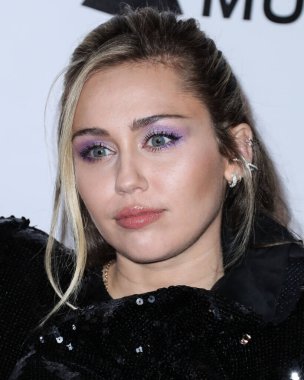 Miley Cyrus 2026 'da Hollywood Bulvarı' nda yıldız alacak. LOS ANGELES, CALIFORNIA, ABD - Şubat 08: Amerikalı şarkıcı, söz yazarı ve oyuncu Miley Cyrus        