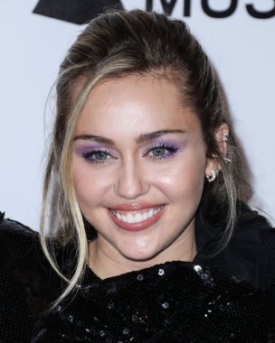 Miley Cyrus 2026 'da Hollywood Bulvarı' nda yıldız alacak. LOS ANGELES, CALIFORNIA, ABD - Şubat 08: Amerikalı şarkıcı, söz yazarı ve oyuncu Miley Cyrus        
