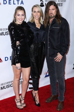 Miley Cyrus 2026 'da Hollywood Bulvarı' nda yıldız alacak. Miley Cyrus, Eugenio Derbez ve Richard Blade tarafından 2 Temmuz 2025 Çarşamba günü açıklanan 35 onur konuğu arasındaydı..