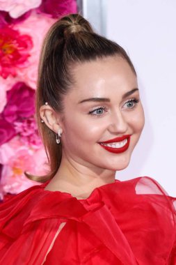 Miley Cyrus 2026 'da Hollywood Bulvarı' nda yıldız alacak. Miley Cyrus, Eugenio Derbez ve Richard Blade tarafından 2 Temmuz 2025 Çarşamba günü açıklanan 35 onur konuğu arasındaydı..