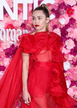 Miley Cyrus 2026 'da Hollywood Bulvarı' nda yıldız alacak. Miley Cyrus, Eugenio Derbez ve Richard Blade tarafından 2 Temmuz 2025 Çarşamba günü açıklanan 35 onur konuğu arasındaydı..