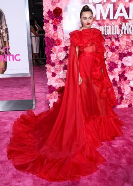 Miley Cyrus 2026 'da Hollywood Bulvarı' nda yıldız alacak. Miley Cyrus, Eugenio Derbez ve Richard Blade tarafından 2 Temmuz 2025 Çarşamba günü açıklanan 35 onur konuğu arasındaydı..