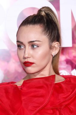 Miley Cyrus 2026 'da Hollywood Bulvarı' nda yıldız alacak. Miley Cyrus, Eugenio Derbez ve Richard Blade tarafından 2 Temmuz 2025 Çarşamba günü açıklanan 35 onur konuğu arasındaydı..