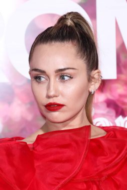 Miley Cyrus 2026 'da Hollywood Bulvarı' nda yıldız alacak. Miley Cyrus, Eugenio Derbez ve Richard Blade tarafından 2 Temmuz 2025 Çarşamba günü açıklanan 35 onur konuğu arasındaydı..
